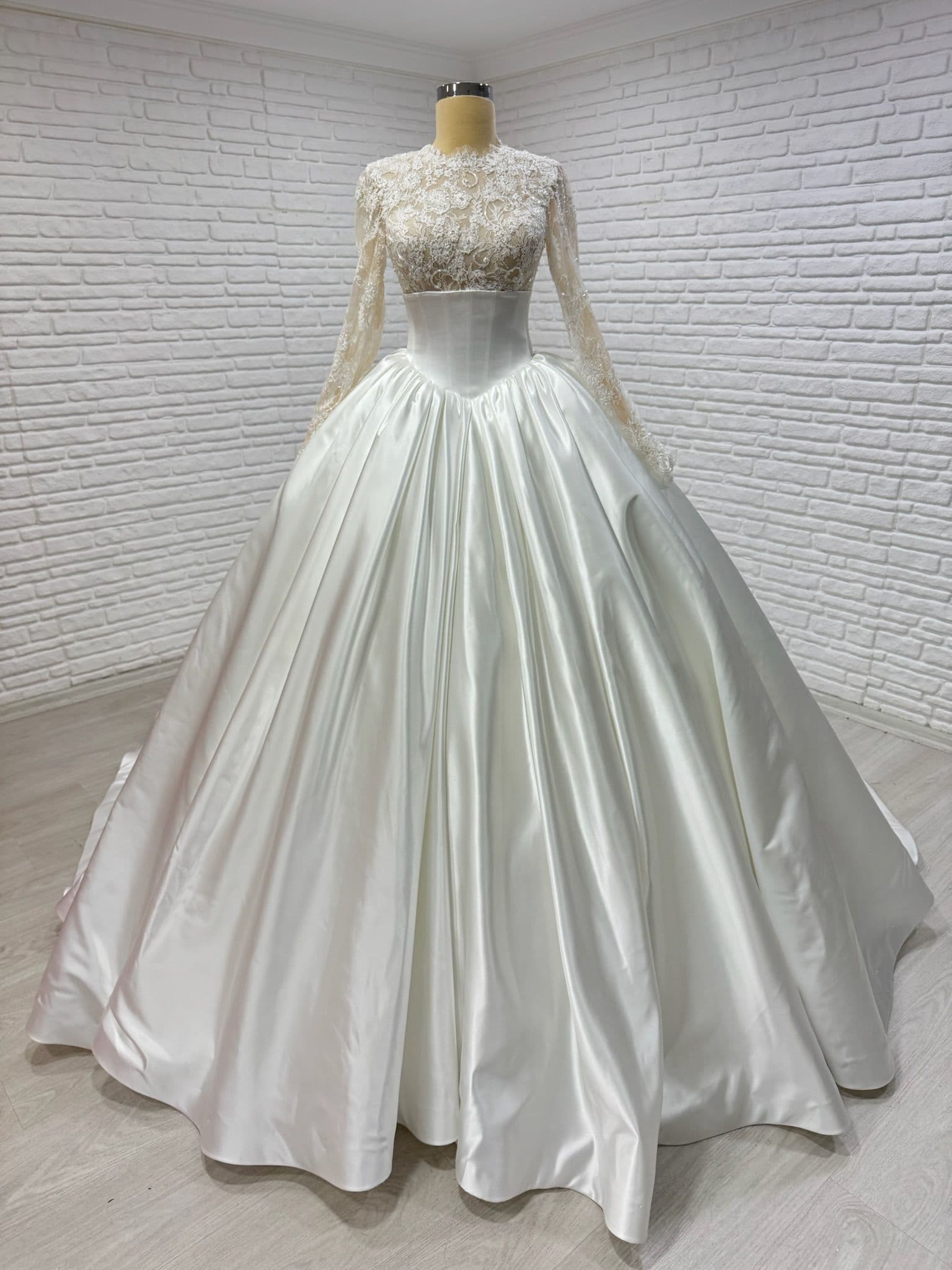 Ivory Ball Gown Wedding Dress