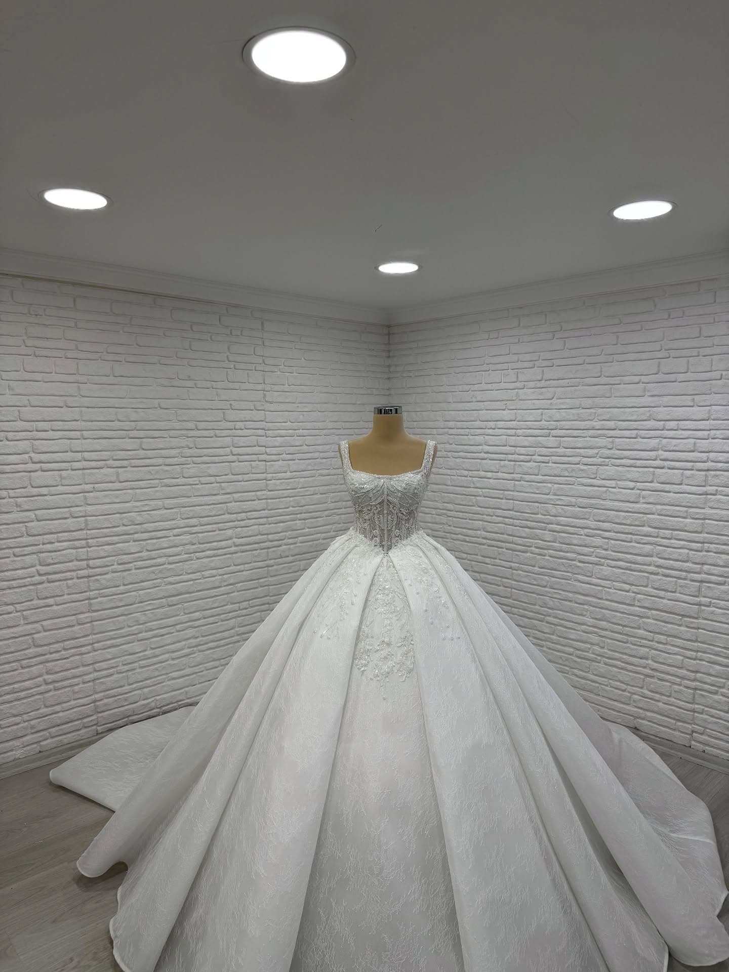 White Podium Princess Wedding Dress 2026-57