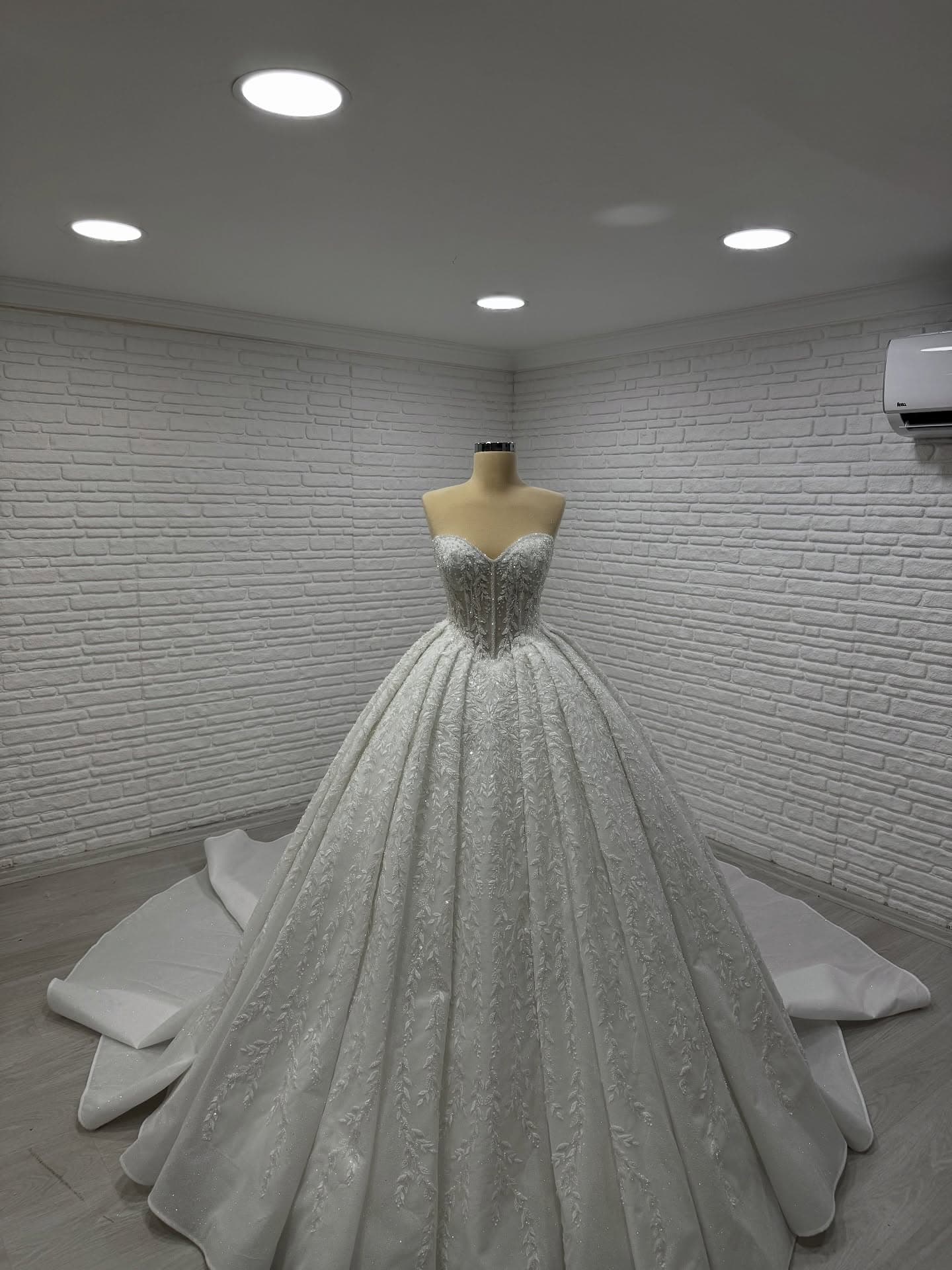 White Podium Princess Wedding Dress 2026-72