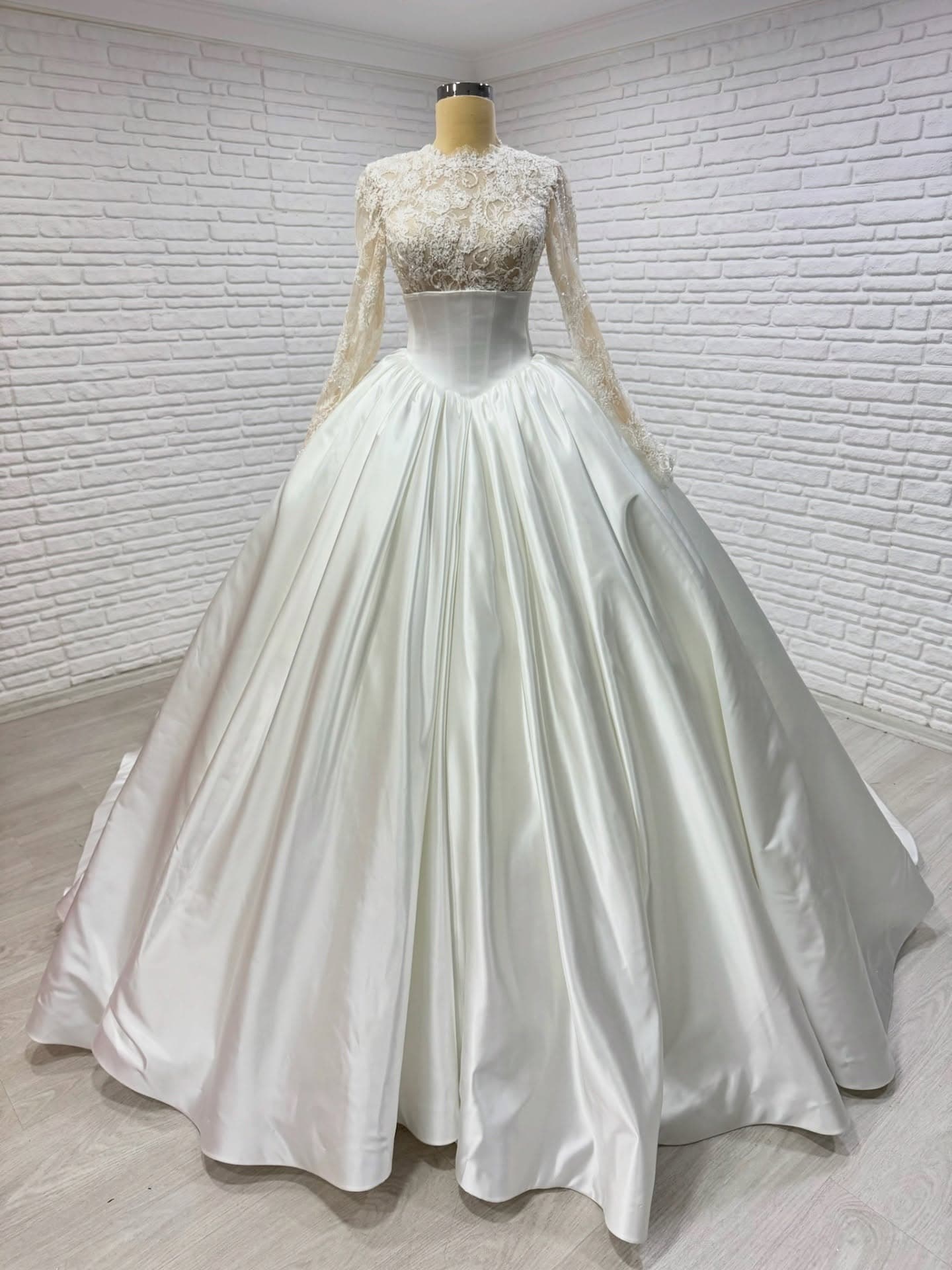 White Podium Princess Wedding Dress 2026-76